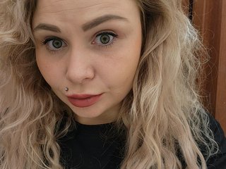 Erotikus videocsevegés YourFunnyBlondiee