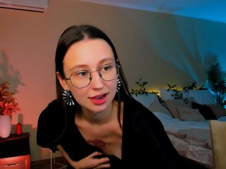 Erotikus videocsevegés YourLovellyStory