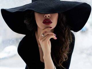 Erotikus videocsevegés YourNewLove