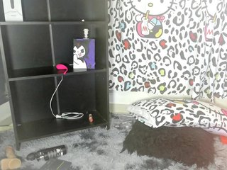 Erotikus videocsevegés Yuliana-Demon