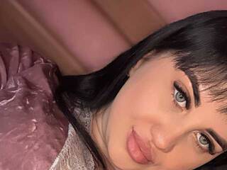 Erotikus videocsevegés Koketochka_Y