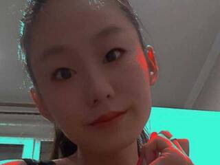 Erotikus videocsevegés Yumin