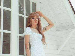 Erotikus videocsevegés YuqiSun