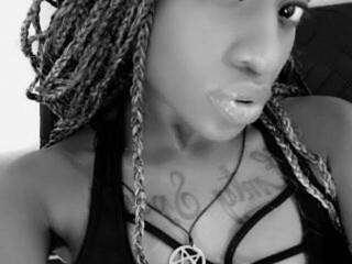 Erotikus videocsevegés Zoe-Hell