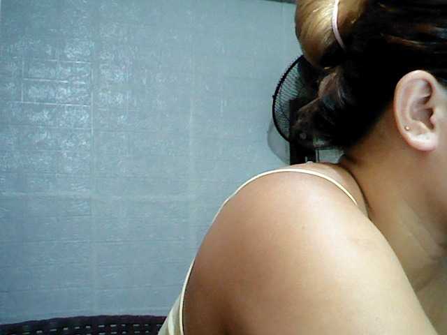 Fényképek zyna6914 hello guy welcome to my room help me soem token guyz thank you for all help guyz...